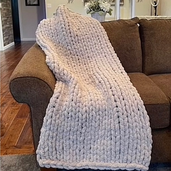 Chunky knit Small-Hand made crochet throw blankets - Picture 5 of 16
